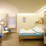 Mudita - Hochwertig Sanierter Altbau Mit Wohnkueche Auf Der Insel شقة لينداو
